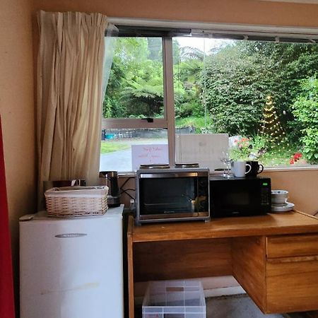 The Treehut At The Rabbithole, Upper Hutt Hotel Akatarawa ภายนอก รูปภาพ