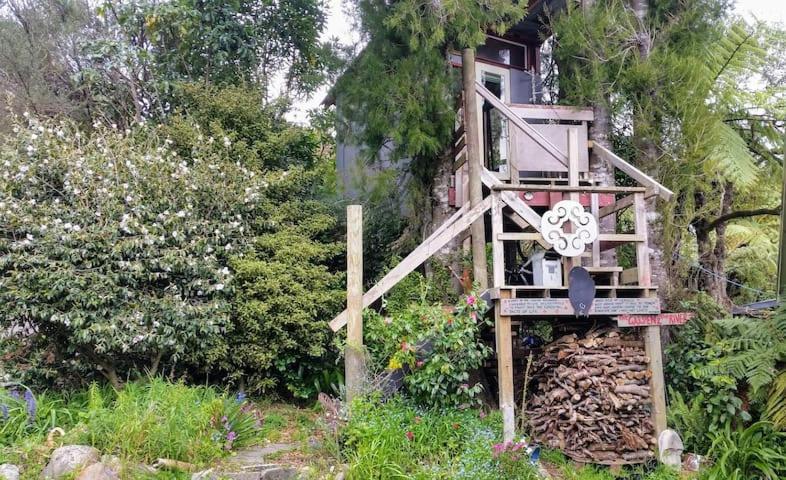 The Treehut At The Rabbithole, Upper Hutt Hotel Akatarawa ภายนอก รูปภาพ